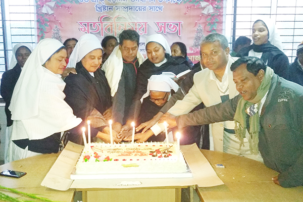 বড়দিন উদযাপন উপলক্ষে দিনাজপুরে মেয়রের মতবিনিময়