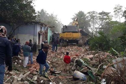 পাবনা শহরের মধ্য দিয়ে প্রবাহিত ইছামতি নদী উদ্ধারে অভিযান
