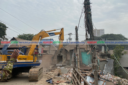 নরসিংদীতে ব্রহ্মপুত্র নদে অবৈধ স্থাপনা উচ্ছেদ শুরু