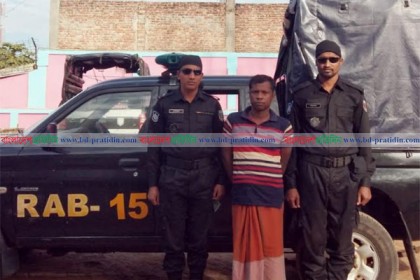 টেকনাফে সাড়ে ৫ হাজার ইয়াবাসহ আটক ১     