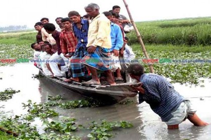 বোদলা-সান্দিড়া খেয়াঘাটে ব্রিজ না থাকায় দুর্ভোগে ২৫ গ্রামের লাখো মানুষ