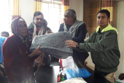 নেত্রকোনায় শীতার্তদের মাঝে কম্বল বিতরণ