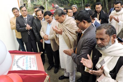 শ্রেণিকক্ষ উপহার দিলেন এমপি