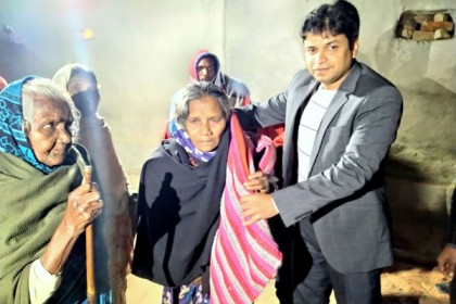 ঠাকুরগাঁওয়ে শীতার্তদের মাঝে শীতবস্ত্র বিতরণ