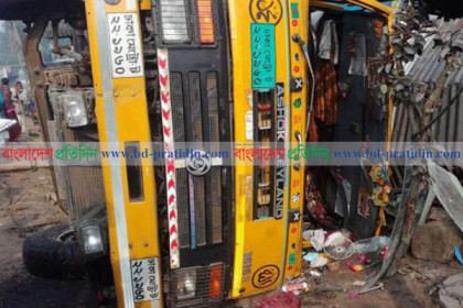 বগুড়ায় পৃথক সড়ক দুর্ঘটনায় ২ জনের প্রাণহানি