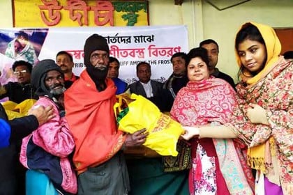 জামালপুরে শীতার্তদের মাঝে উদীচীর কম্বল বিতরণ