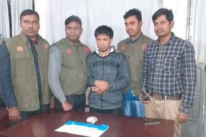ঝালকাঠিতে ১ হাজার পিস ইয়াবাসহ কলেজছাত্র গ্রেফতার