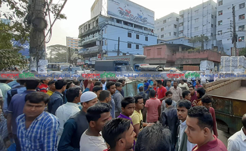 সিলেটে পিকআপ শ্রমিকদের সড়ক অবরোধ