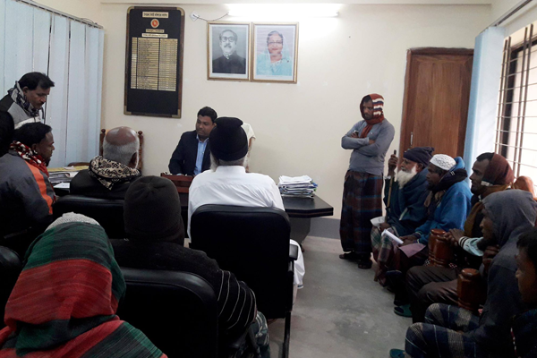 নাটোরে মেম্বারের বিরুদ্ধে প্রতিবন্ধী ও বয়স্ক ভাতা কার্ডের জন্য অর্থ আদায়ের অভিযোগ