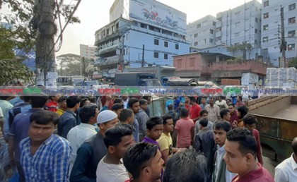 সিলেটে পিকআপ শ্রমিকদের সড়ক অবরোধ
