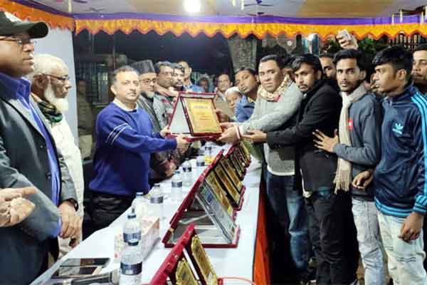 ব্রাহ্মণবাড়িয়ায় চিকিৎসককে বিদায় সংবর্ধনা