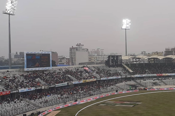 ফ্লাডলাইটের আলোয় বিপিএলের দুপুরের ম্যাচ!