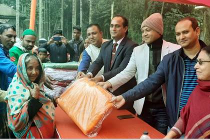 নকলায় অসহায় মানুষের মাঝে শীতবস্ত্র বিতরণ