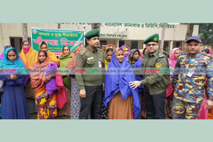 ঝিনাইদহে শীতার্তদের মাঝে কম্বল বিতরণ