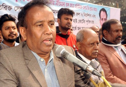 অতিরিক্ত সেশন ফি আদায়ের প্রতিবাদে অভিভাবক সমাবেশ