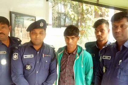 মাকে গালাগালি করায় কাভার্ডভ্যান চালককে পিটিয়ে হত্যা 