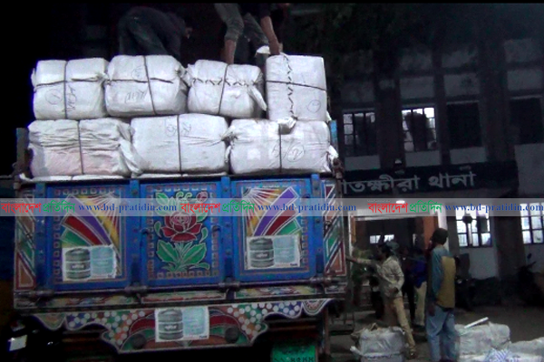 ভারত থেকে মাছ আমদানিকালে সাতক্ষীরায় ট্রাক জব্দ