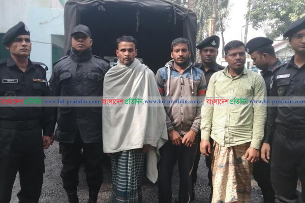 সুন্দরবনে অস্ত্র ও গুলিসহ ৩ জলদস্যু গ্রেফতার