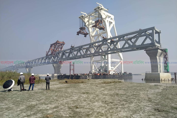 পদ্মা সেতুতে বসছে ২০তম স্প্যান, দৃশ্যমান হবে ৩ কিলোমিটার