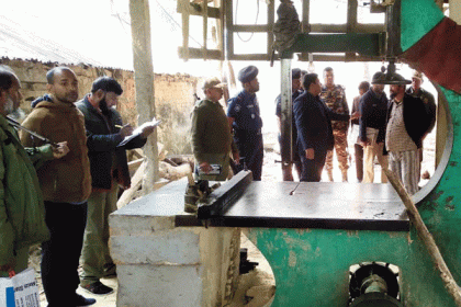 সুন্দরবনে পরিবেশ সংকটাপন্ন এলাকায় ৫ করাতকল সিলগালা

