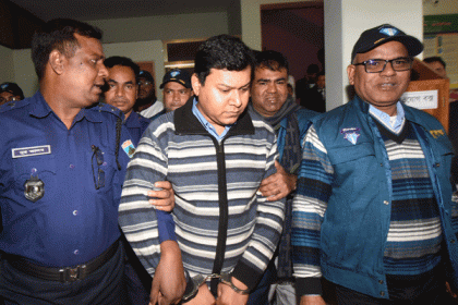 বগুড়ায় ফাইল আটকিয়ে টাকা দাবি, সহকারী কর কমিশনার গ্রেফতার 