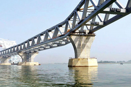 বসলো ২০তম স্প্যান, পদ্মাসেতুর ৩ কিলোমিটার দৃশ্যমান