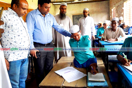 পা দিয়ে লিখে জেডিসি পাশ