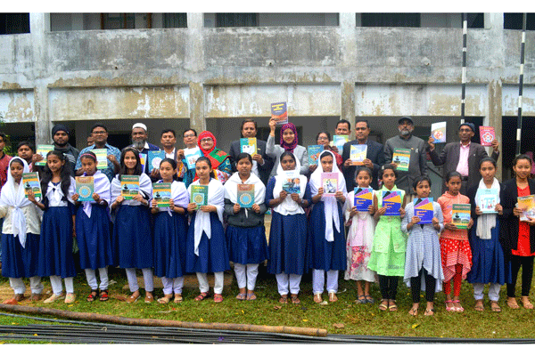 লামায় ১৩০ বিদ্যালয়ে নতুন বই বিতরণ
