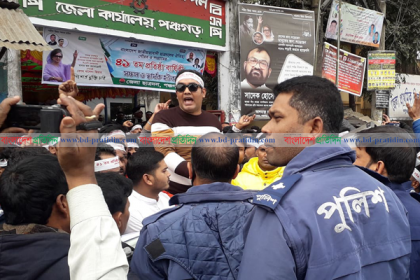 পঞ্চগড়ে পুলিশি বাধায় অফিসেই ছাত্রদলের প্রতিষ্ঠাবার্ষিকী পালন