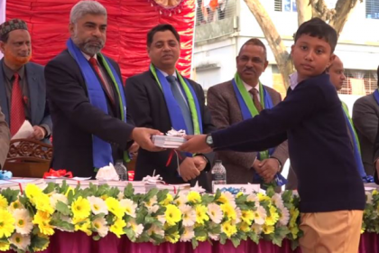 নতুন বইয়ের ঘ্রাণে উচ্ছ্বসিত শিক্ষার্থীরা