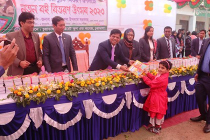 কালেক্টরেট স্কুলে বই উৎসব