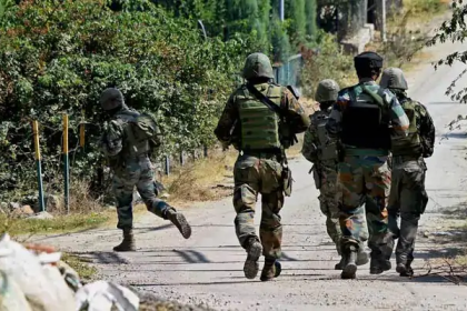 জম্মু-কাশ্মীরে গোলাগুলিতে দুই ভারতীয় সেনা নিহত