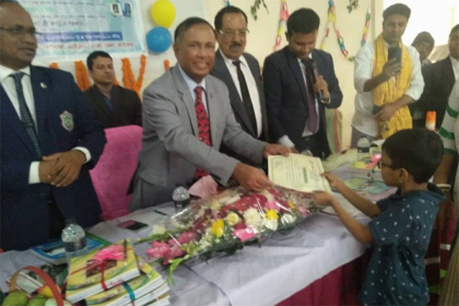 মন্দিরভিত্তিক স্কুলে বই উৎসব-সনদ বিতরণ