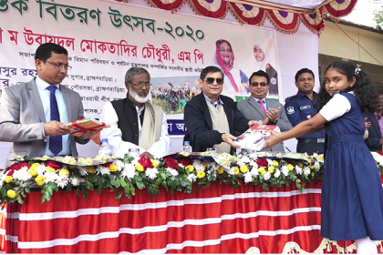 বছরের প্রথমদিনেই ব্রাহ্মণবাড়িয়ায় ৬৯ লাখ বই পেল ৯ লাখ শিক্ষার্থী 