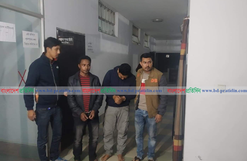 স্যান্ডেলের ভিতর থেকে ৮০ হাজার ইউএস ডলার উদ্ধার : আটক ২