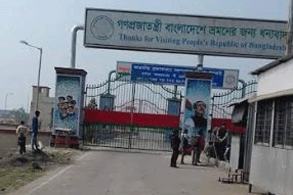 ভারতের পেট্রাপোল বন্দরে পণ্য রপ্তানিতে বেড়েছে হয়রানি

