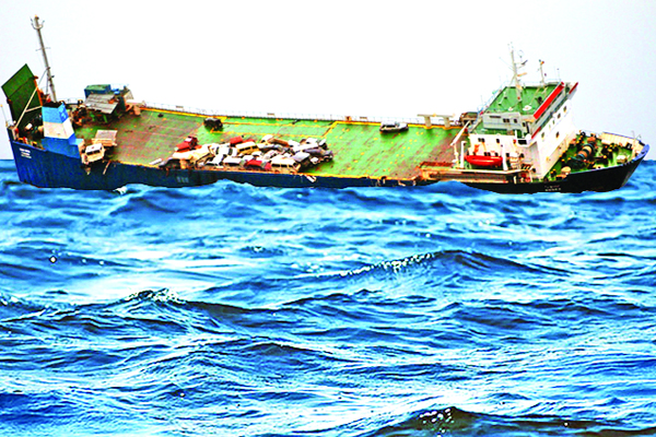 মোংলা বন্দর চ্যানেলে সারবোঝাই জাহাজডুবি