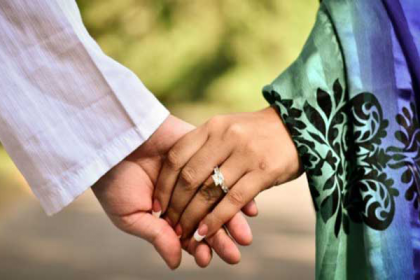 বিবাহিত মেয়েকে নিয়ে পালাল যুবক, থানায় হাজির মা