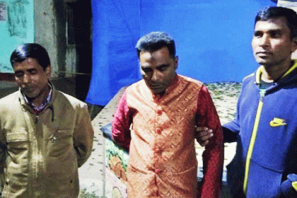 মির্জাপুরে রোগী সেজে ভুয়া চিকিৎসক ধরলেন এসি ল্যান্ড
