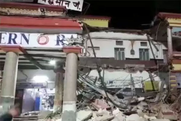 পশ্চিমবঙ্গের বর্ধমান রেলস্টেশনে ভবনে ধস, আহত ২