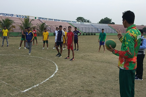 নাটোরে যাত্রা শুরু হলো নতুন খেলা চুক বলের