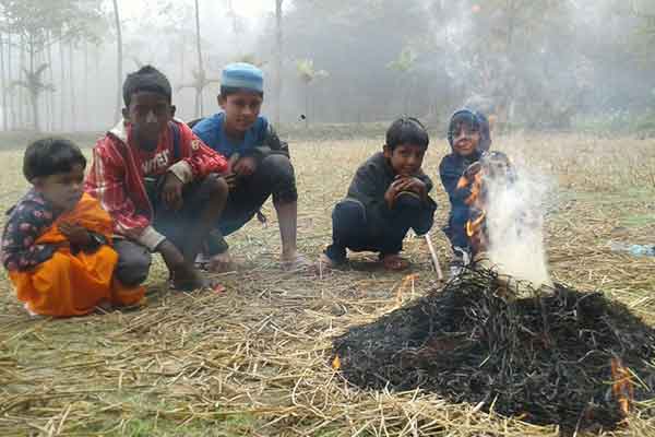 পৌষের শীত-বৃষ্টিতে জবুথবু জনজীবন