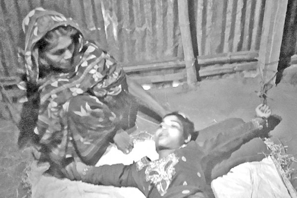 ১০ বছর ধরে শিকলবন্দী
