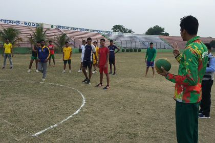 নাটোরে যাত্রা শুরু হলো নতুন খেলা চুক বলের