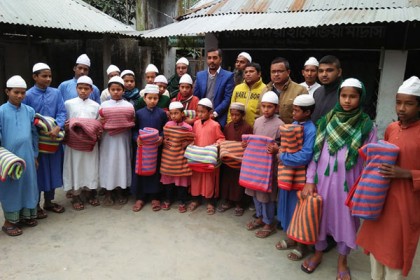 নীলফামারীতে কম্বল বিতরণ