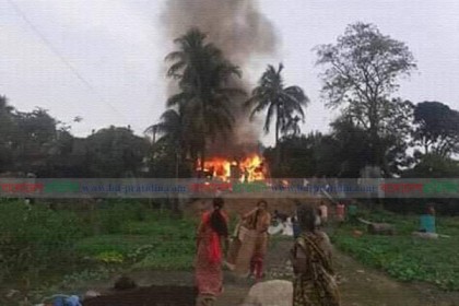 ইটনায় আগুনে পুড়লো ২০ ঘর