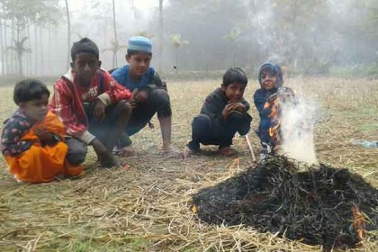 পৌষের শীত-বৃষ্টিতে জবুথবু জনজীবন