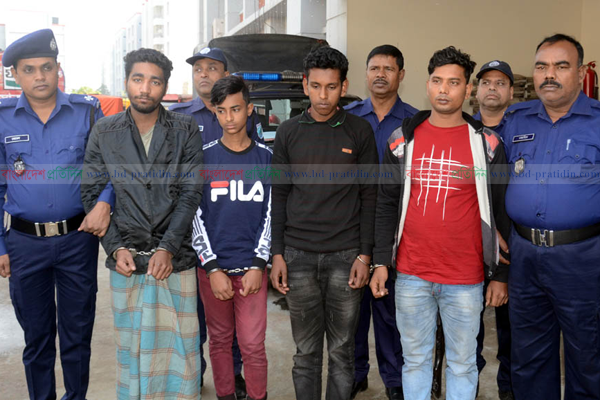 সিদ্ধিরগঞ্জে কাভার্ডভ্যান চালক হত্যার ঘটনায় গ্রেফতার ৪