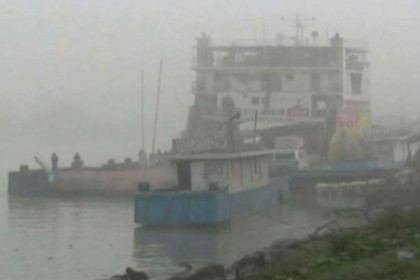 ঘন কুয়াশায় কাঁঠালবাড়ী-শিমুলিয়া রুটে নৌযান চলাচল বন্ধ