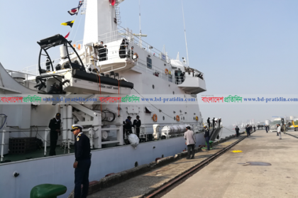 ভারতীয় কোস্টগার্ডের দুইটি জাহাজ এখন মোংলায়